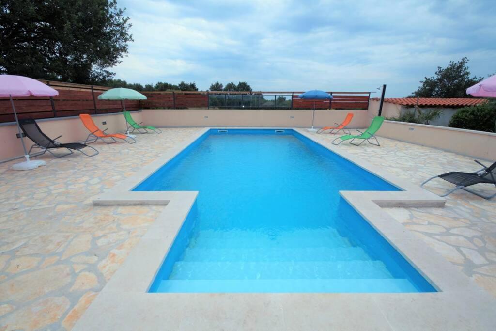 Sunny Apartment With Pool Šišan 외부 사진