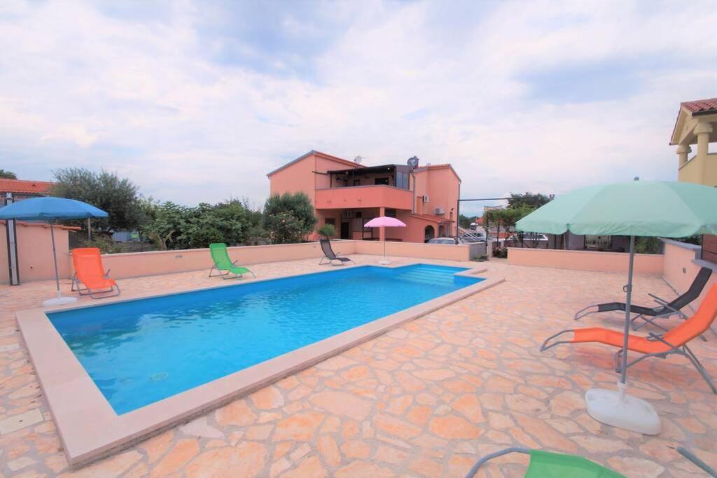 Sunny Apartment With Pool Šišan 외부 사진