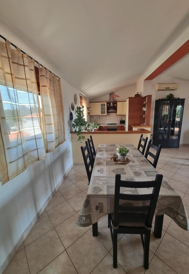 Sunny Apartment With Pool Šišan 외부 사진