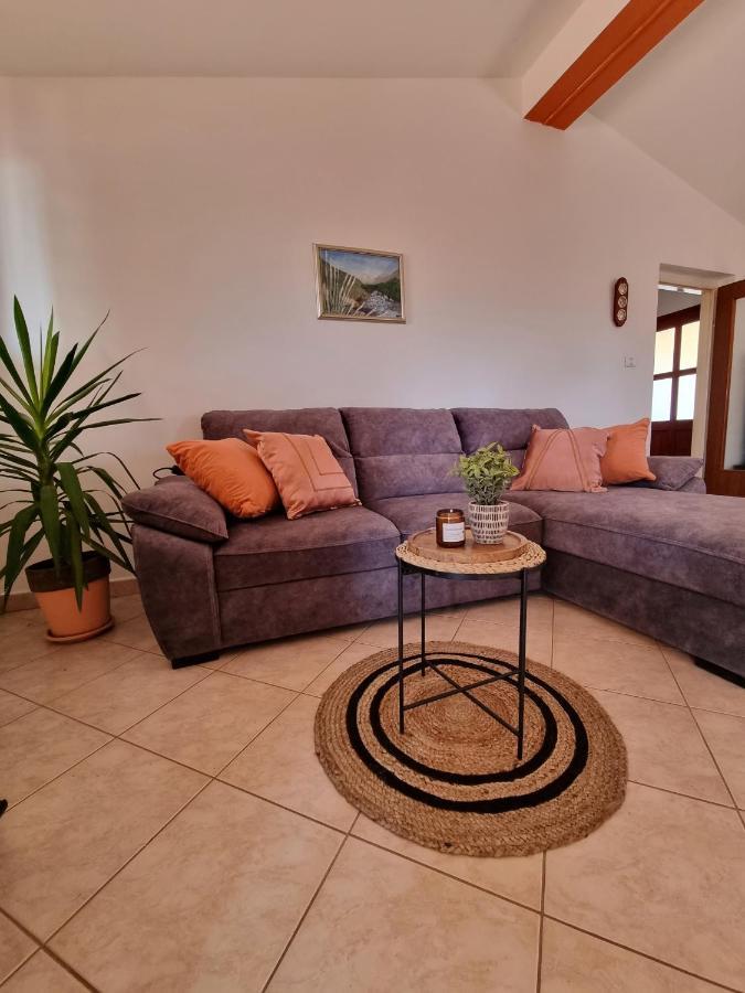 Sunny Apartment With Pool Šišan 외부 사진