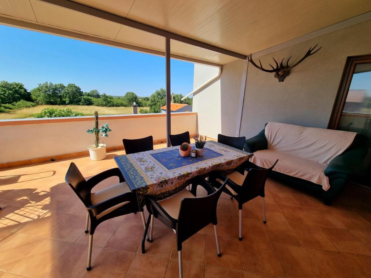 Sunny Apartment With Pool Šišan 외부 사진