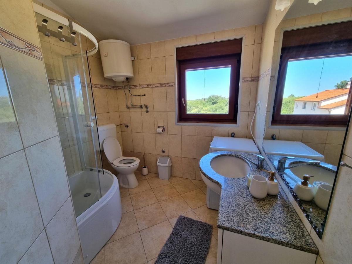Sunny Apartment With Pool Šišan 외부 사진