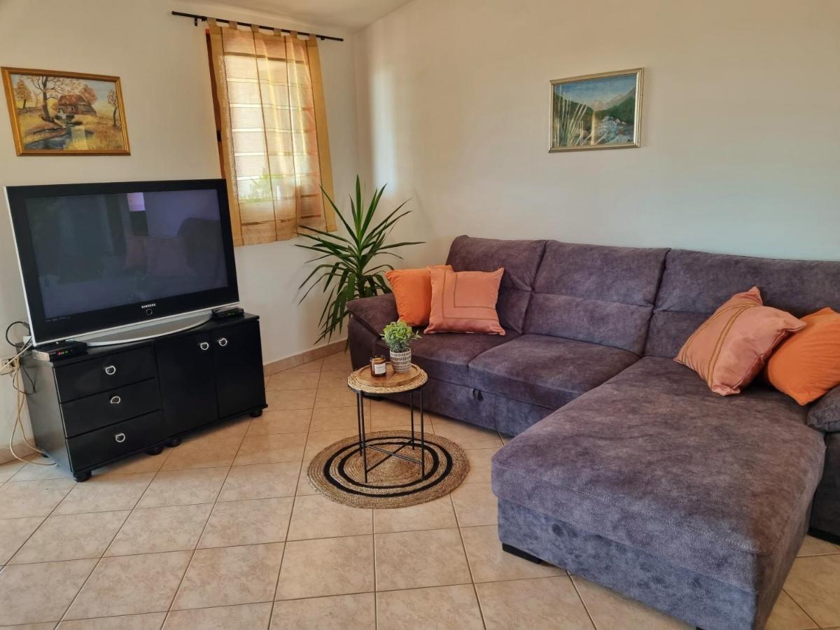 Sunny Apartment With Pool Šišan 외부 사진
